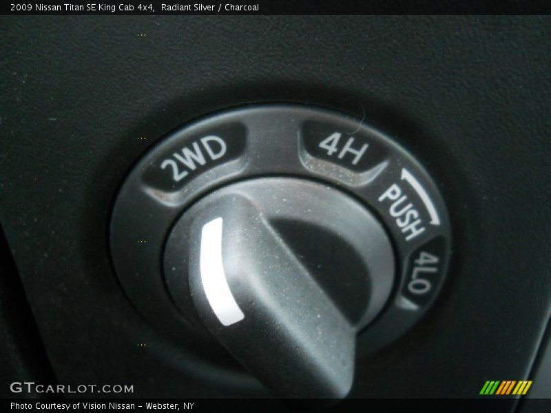 Radiant Silver / Charcoal 2009 Nissan Titan SE King Cab 4x4