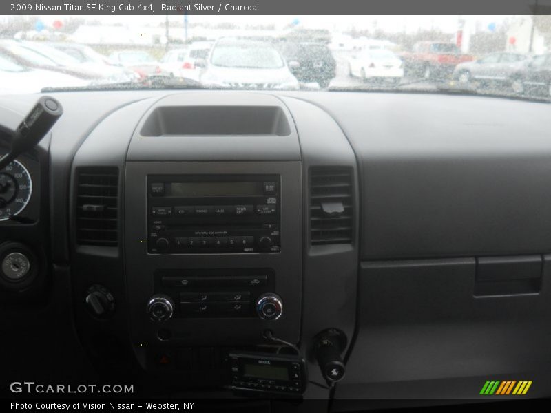 Radiant Silver / Charcoal 2009 Nissan Titan SE King Cab 4x4