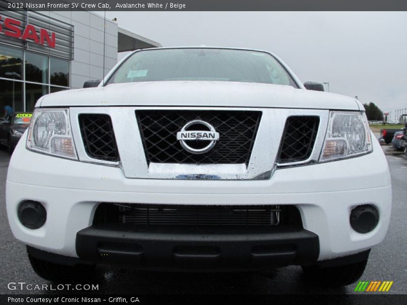 Avalanche White / Beige 2012 Nissan Frontier SV Crew Cab