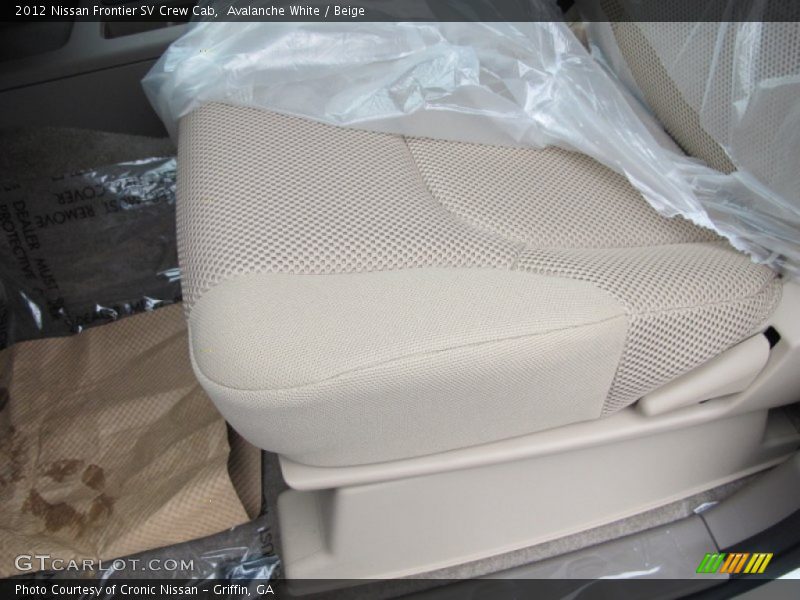 Avalanche White / Beige 2012 Nissan Frontier SV Crew Cab