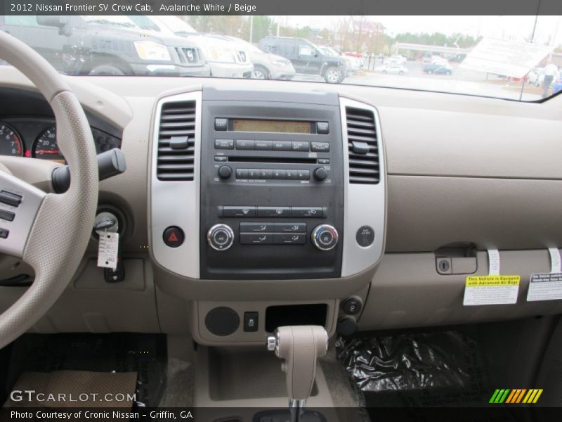 Avalanche White / Beige 2012 Nissan Frontier SV Crew Cab