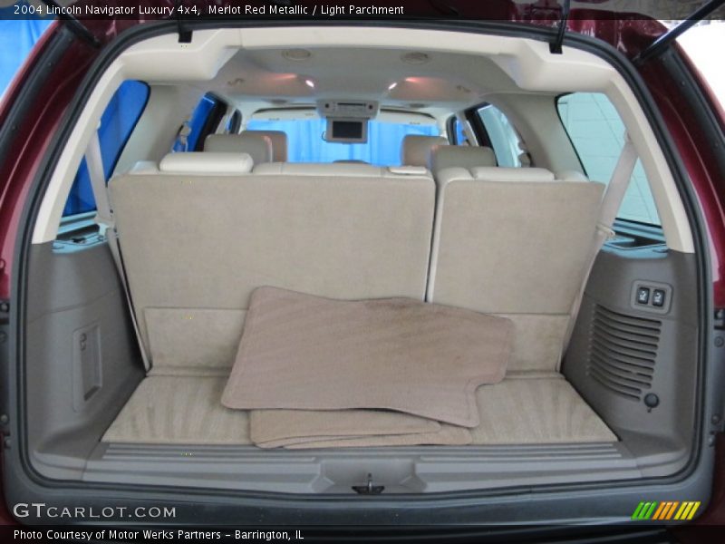 Merlot Red Metallic / Light Parchment 2004 Lincoln Navigator Luxury 4x4