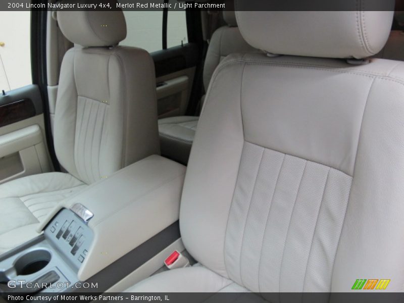 Merlot Red Metallic / Light Parchment 2004 Lincoln Navigator Luxury 4x4