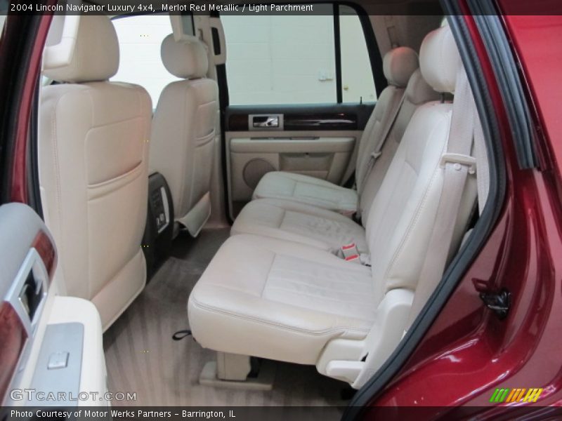 Merlot Red Metallic / Light Parchment 2004 Lincoln Navigator Luxury 4x4