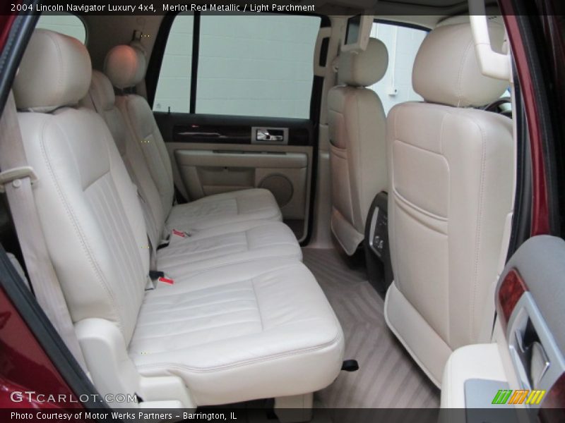 Merlot Red Metallic / Light Parchment 2004 Lincoln Navigator Luxury 4x4