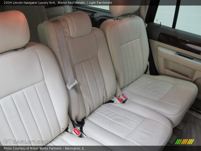 Merlot Red Metallic / Light Parchment 2004 Lincoln Navigator Luxury 4x4