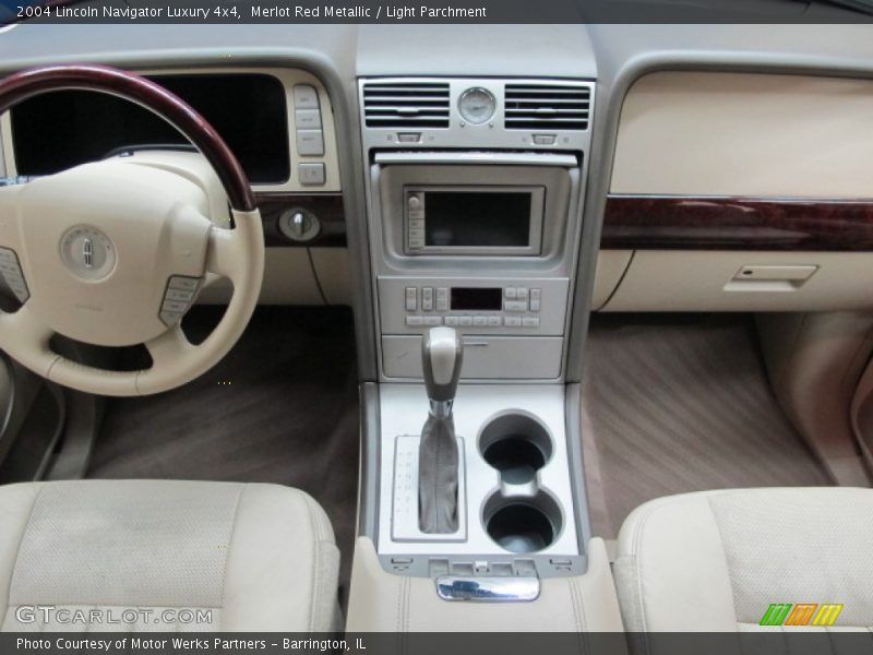 Merlot Red Metallic / Light Parchment 2004 Lincoln Navigator Luxury 4x4