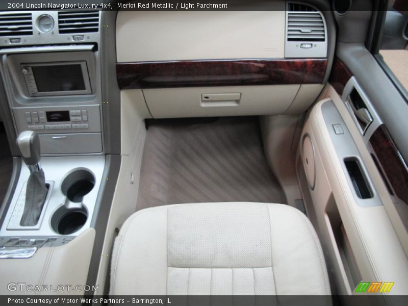 Merlot Red Metallic / Light Parchment 2004 Lincoln Navigator Luxury 4x4