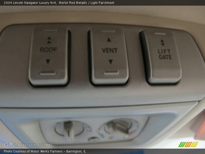 Merlot Red Metallic / Light Parchment 2004 Lincoln Navigator Luxury 4x4