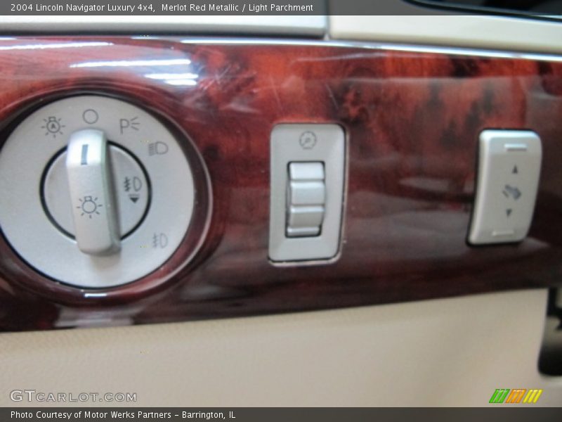 Merlot Red Metallic / Light Parchment 2004 Lincoln Navigator Luxury 4x4