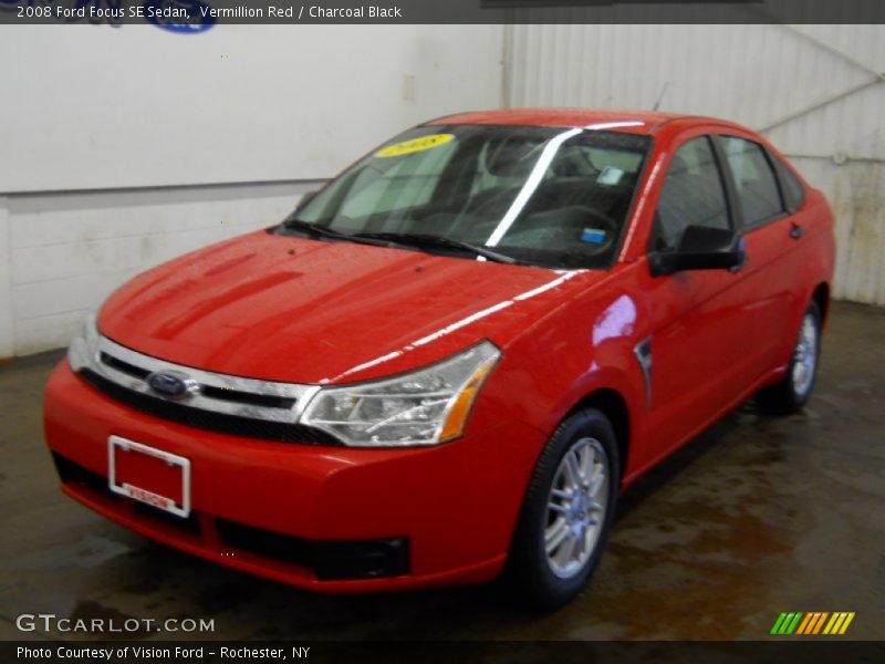 Vermillion Red / Charcoal Black 2008 Ford Focus SE Sedan