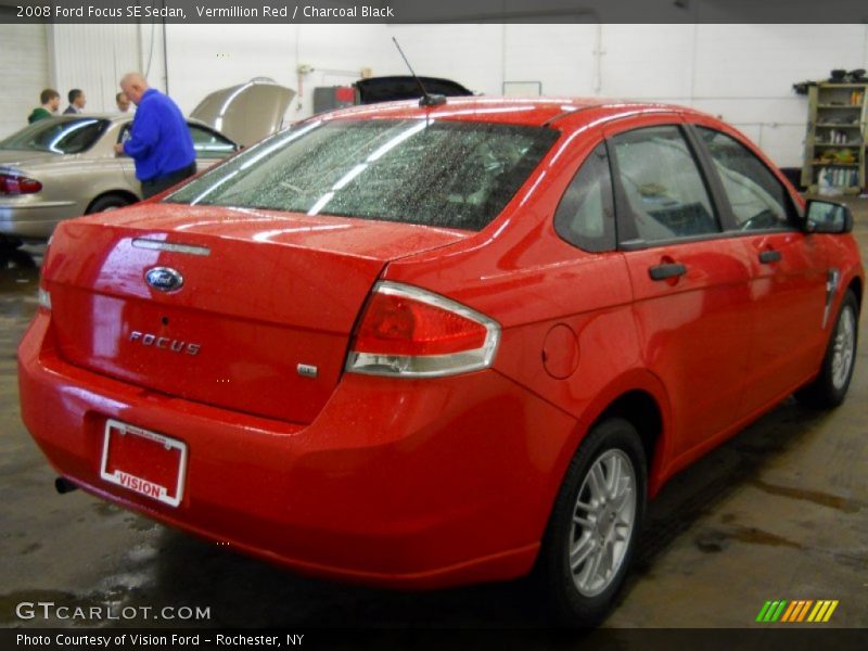 Vermillion Red / Charcoal Black 2008 Ford Focus SE Sedan