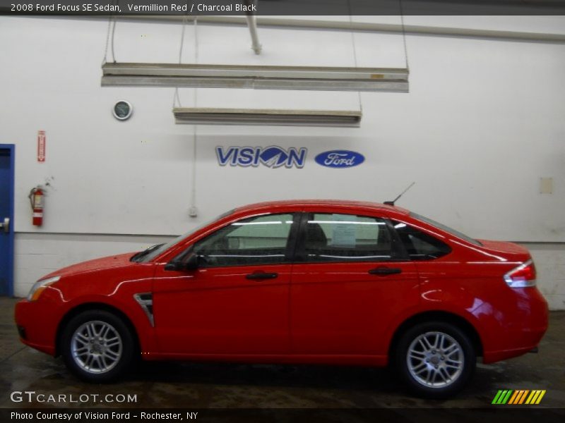 Vermillion Red / Charcoal Black 2008 Ford Focus SE Sedan