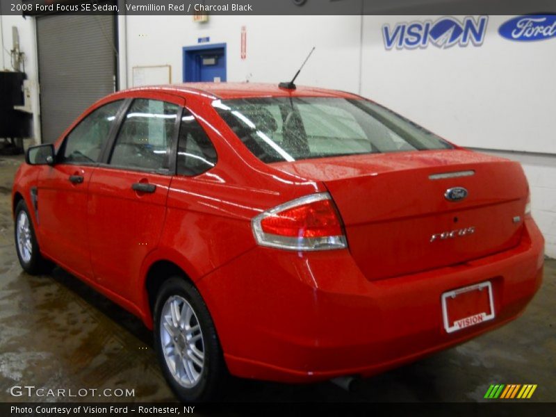 Vermillion Red / Charcoal Black 2008 Ford Focus SE Sedan