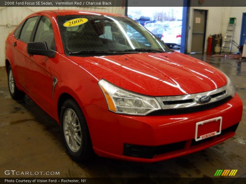 Vermillion Red / Charcoal Black 2008 Ford Focus SE Sedan