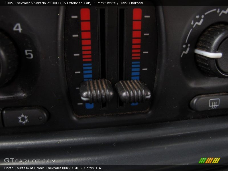 Summit White / Dark Charcoal 2005 Chevrolet Silverado 2500HD LS Extended Cab