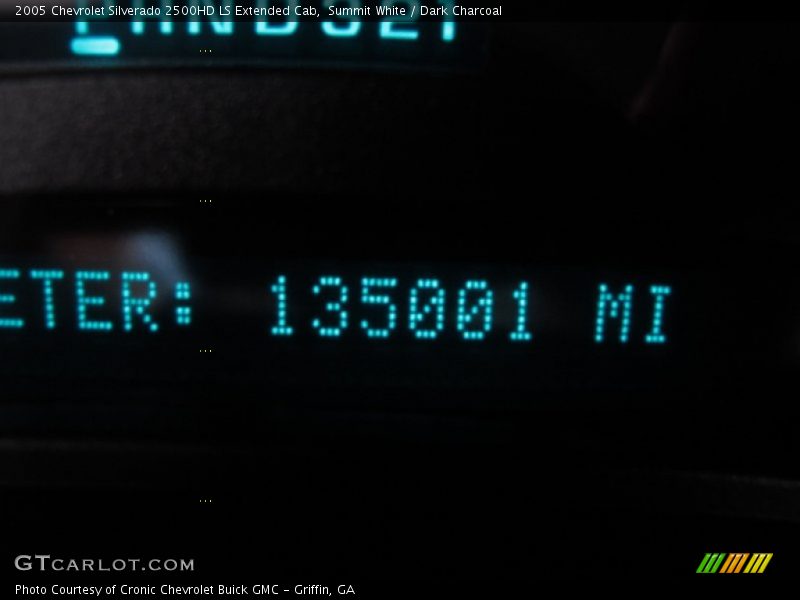 Summit White / Dark Charcoal 2005 Chevrolet Silverado 2500HD LS Extended Cab