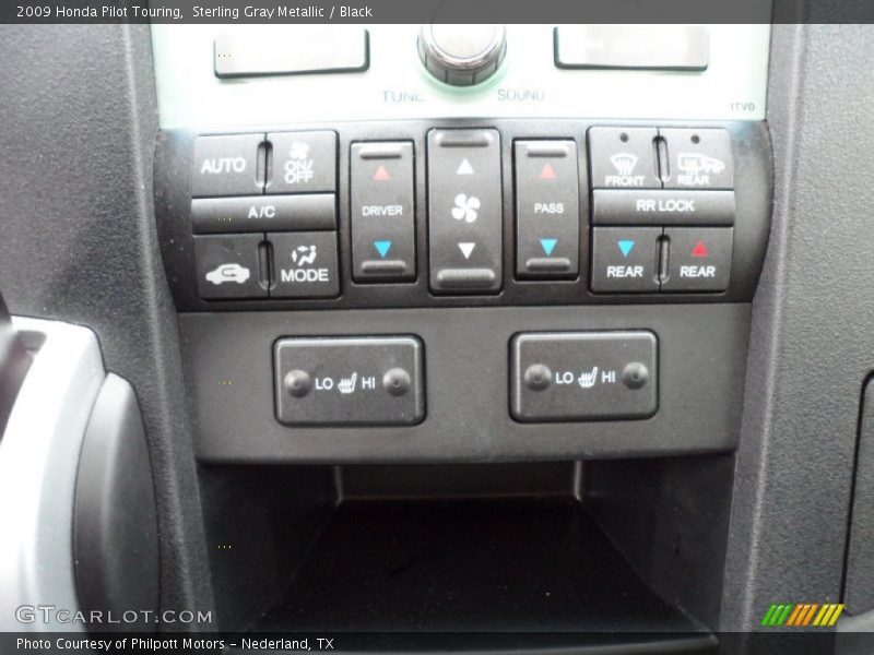 Controls of 2009 Pilot Touring