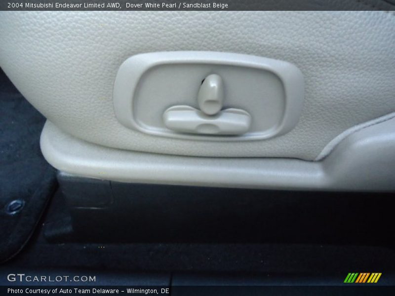 Dover White Pearl / Sandblast Beige 2004 Mitsubishi Endeavor Limited AWD