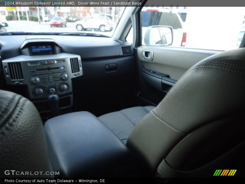Dover White Pearl / Sandblast Beige 2004 Mitsubishi Endeavor Limited AWD