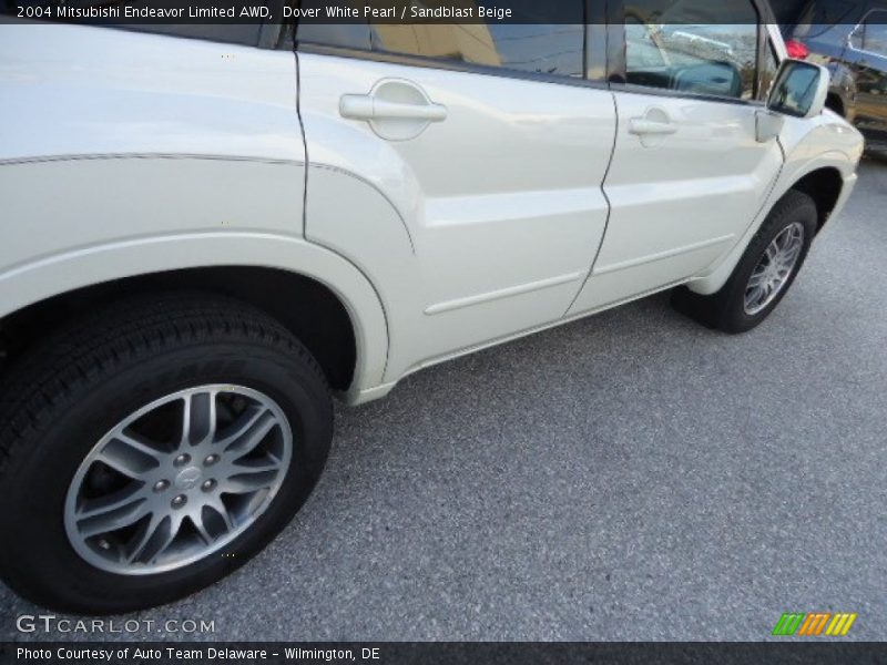 Dover White Pearl / Sandblast Beige 2004 Mitsubishi Endeavor Limited AWD