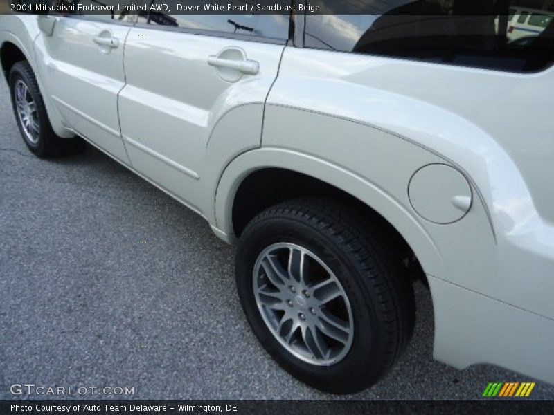 Dover White Pearl / Sandblast Beige 2004 Mitsubishi Endeavor Limited AWD