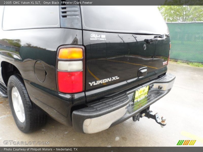 Onyx Black / Pewter/Dark Pewter 2005 GMC Yukon XL SLT