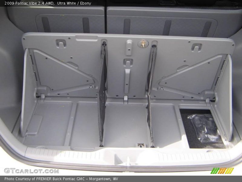 Ultra White / Ebony 2009 Pontiac Vibe 2.4 AWD