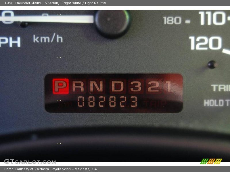 Bright White / Light Neutral 1998 Chevrolet Malibu LS Sedan
