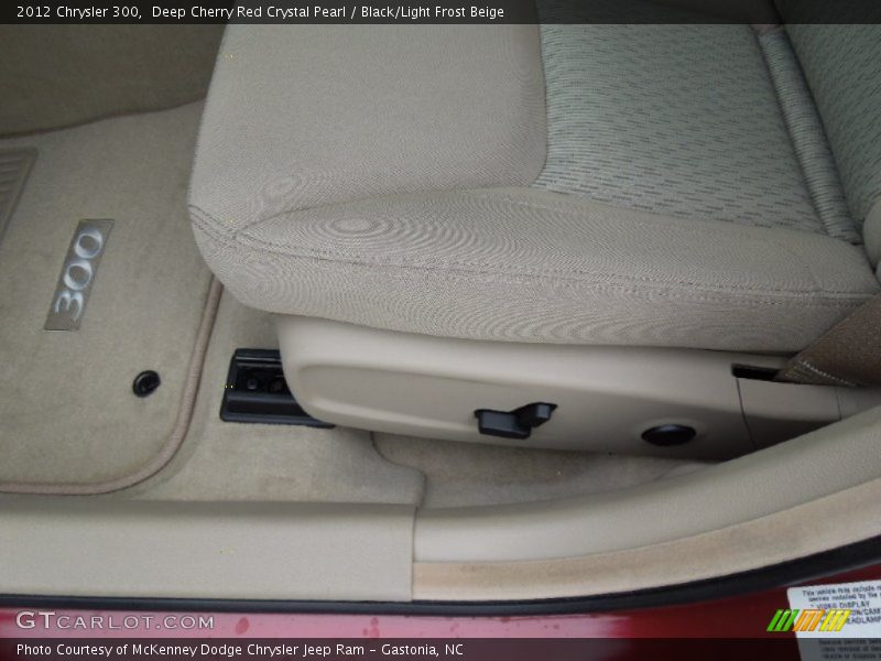 Deep Cherry Red Crystal Pearl / Black/Light Frost Beige 2012 Chrysler 300