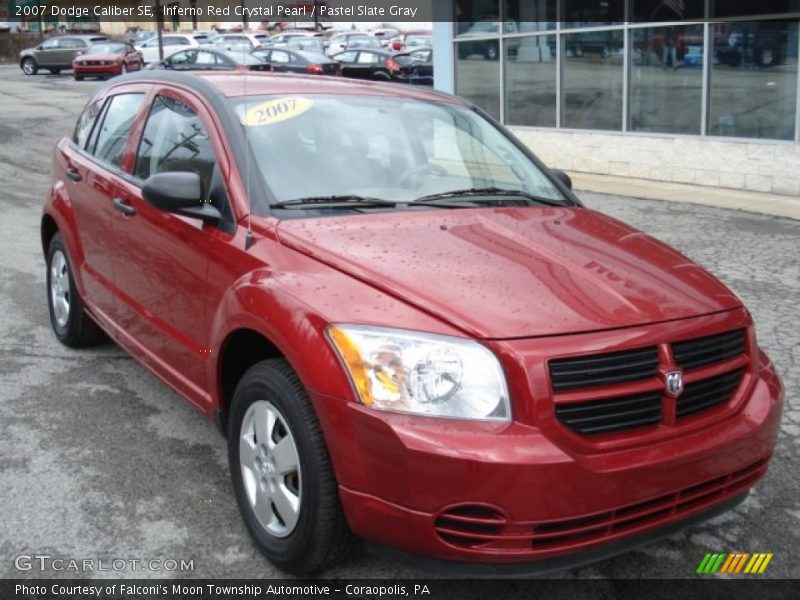 Front 3/4 View of 2007 Caliber SE