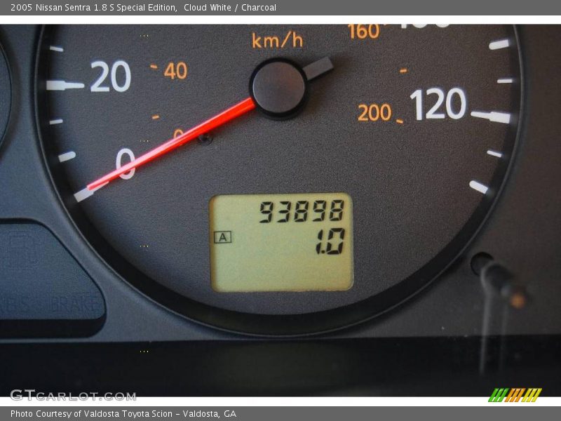 Cloud White / Charcoal 2005 Nissan Sentra 1.8 S Special Edition