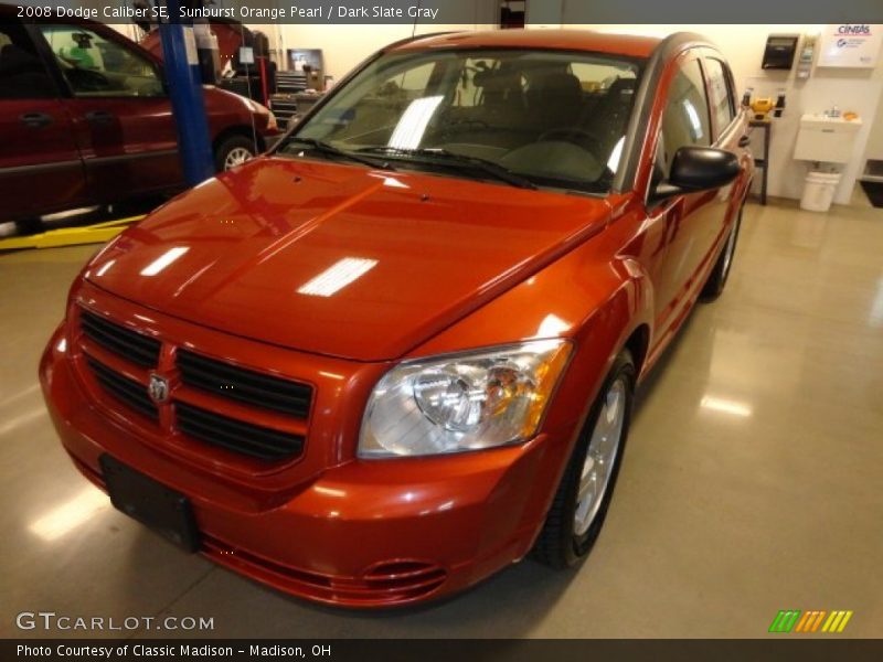 Sunburst Orange Pearl / Dark Slate Gray 2008 Dodge Caliber SE