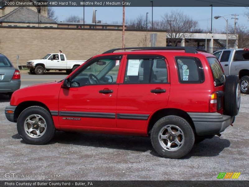 Wildfire Red / Medium Gray 2000 Chevrolet Tracker 4WD Hard Top