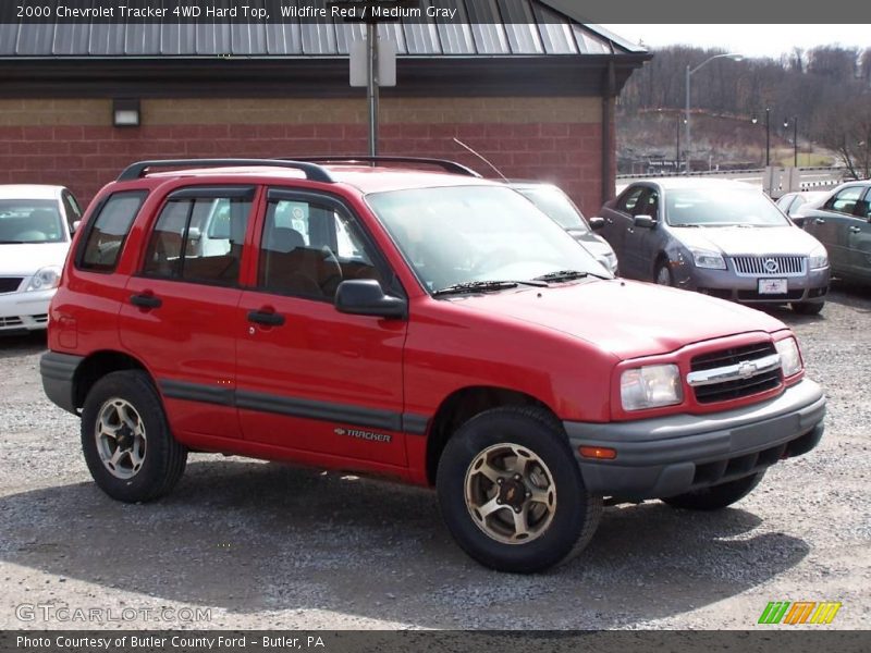 Wildfire Red / Medium Gray 2000 Chevrolet Tracker 4WD Hard Top