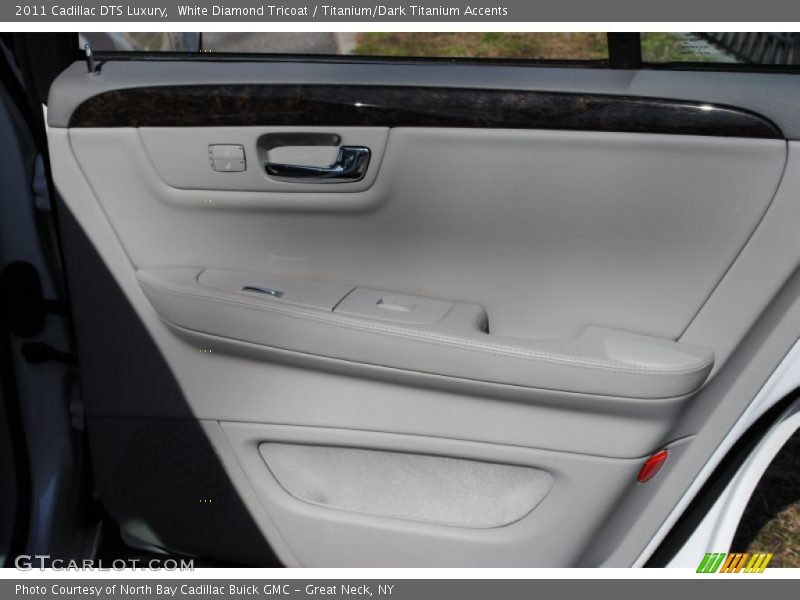White Diamond Tricoat / Titanium/Dark Titanium Accents 2011 Cadillac DTS Luxury