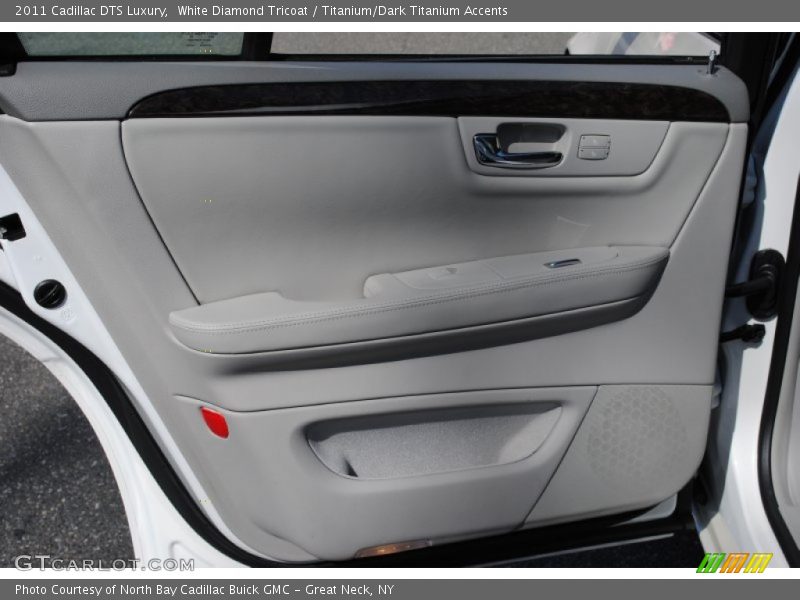 White Diamond Tricoat / Titanium/Dark Titanium Accents 2011 Cadillac DTS Luxury