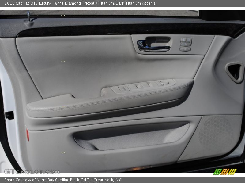 White Diamond Tricoat / Titanium/Dark Titanium Accents 2011 Cadillac DTS Luxury