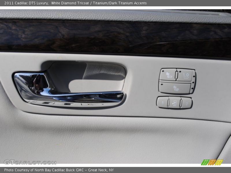 White Diamond Tricoat / Titanium/Dark Titanium Accents 2011 Cadillac DTS Luxury