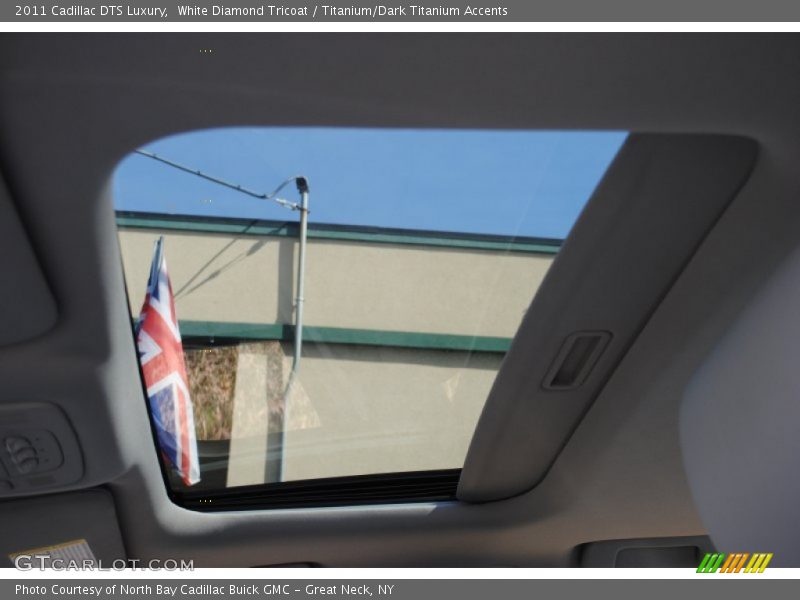 White Diamond Tricoat / Titanium/Dark Titanium Accents 2011 Cadillac DTS Luxury
