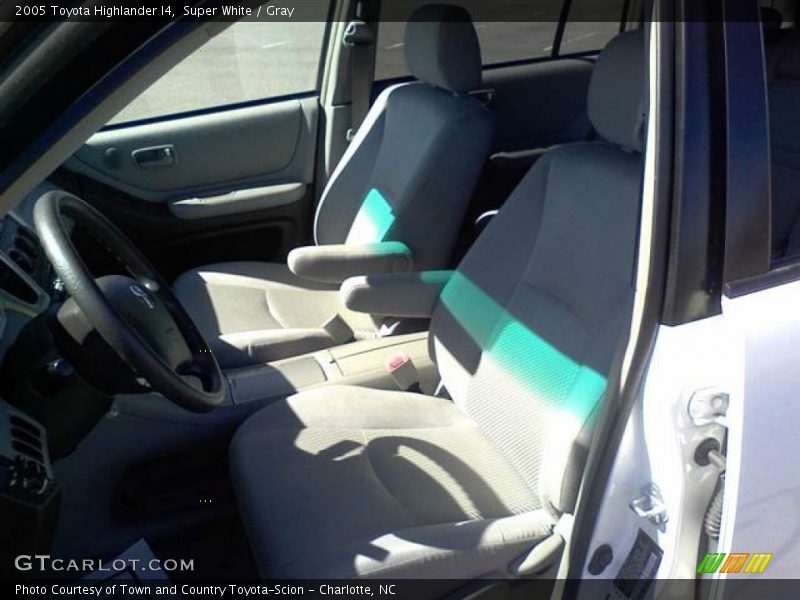 Super White / Gray 2005 Toyota Highlander I4