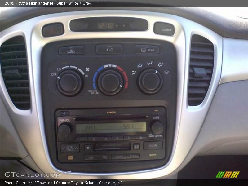 Super White / Gray 2005 Toyota Highlander I4