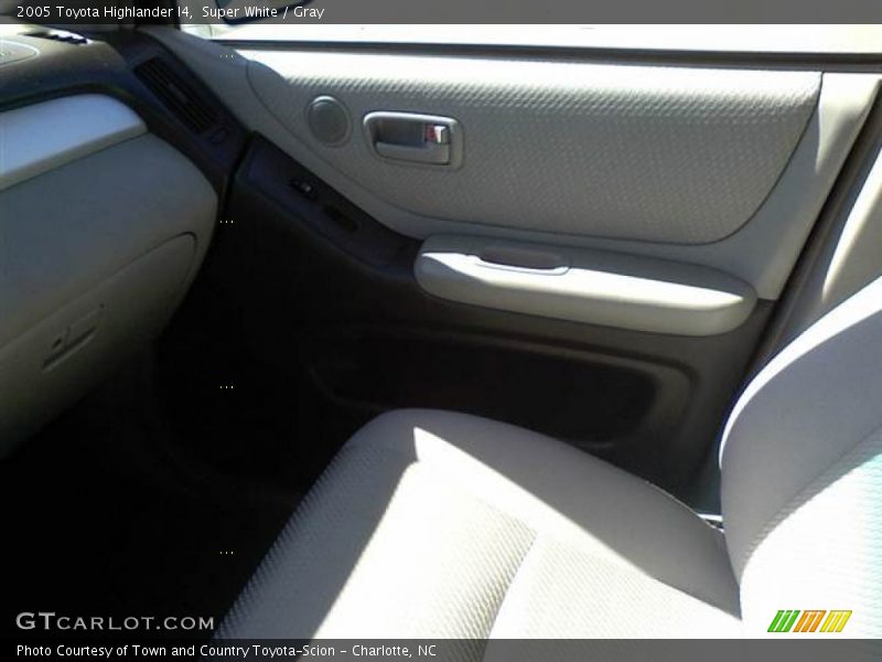 Super White / Gray 2005 Toyota Highlander I4