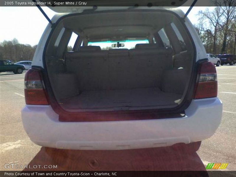 Super White / Gray 2005 Toyota Highlander I4