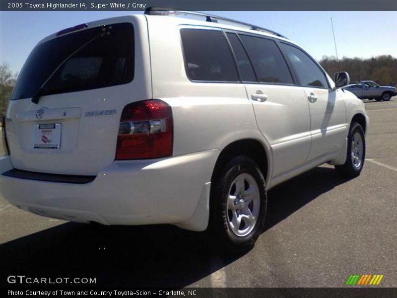 Super White / Gray 2005 Toyota Highlander I4