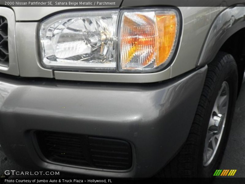 Sahara Beige Metallic / Parchment 2000 Nissan Pathfinder SE