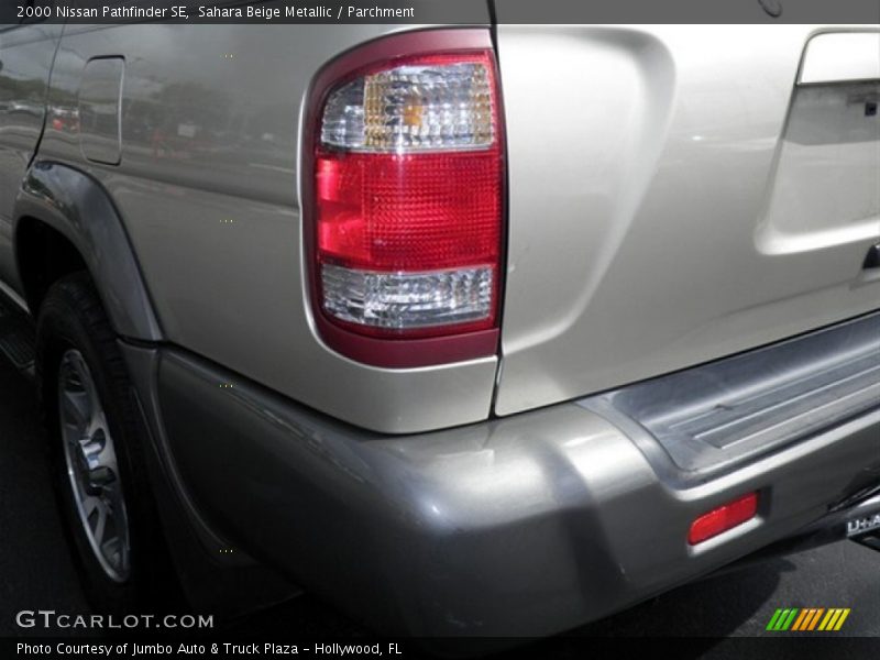 Sahara Beige Metallic / Parchment 2000 Nissan Pathfinder SE
