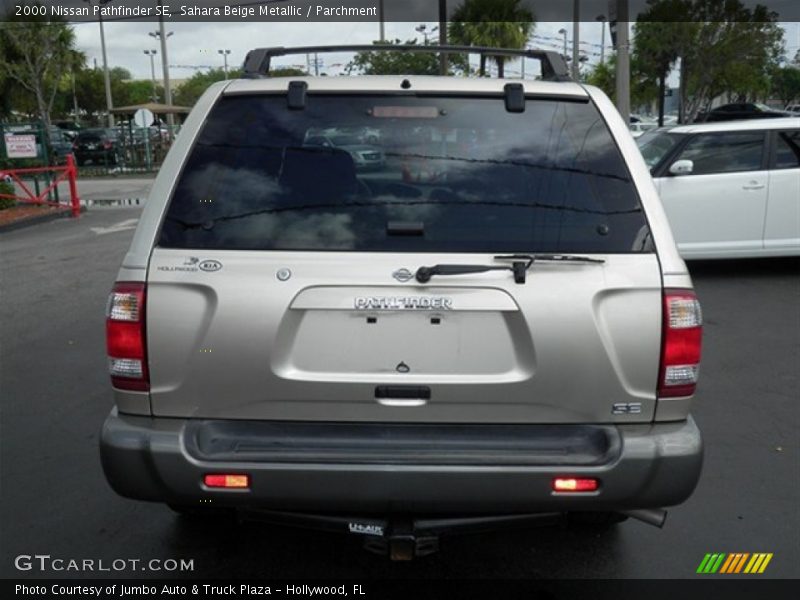 Sahara Beige Metallic / Parchment 2000 Nissan Pathfinder SE
