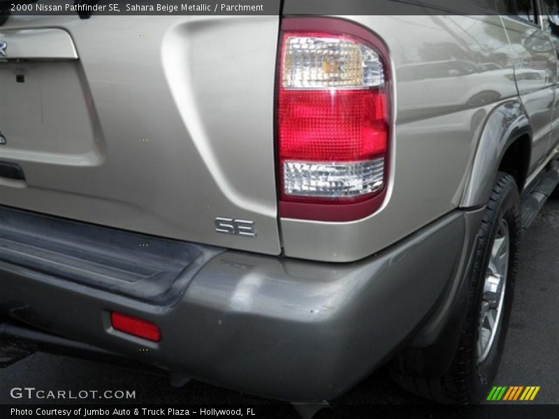Sahara Beige Metallic / Parchment 2000 Nissan Pathfinder SE