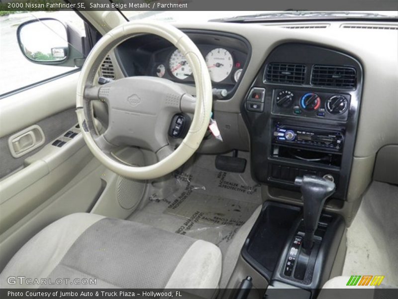Sahara Beige Metallic / Parchment 2000 Nissan Pathfinder SE